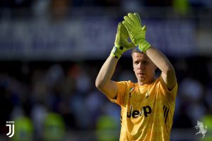 تلاش برای تمدید قرارداد با شتزنی