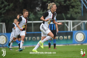 حمایت از تیم بانوان یووه در دیدار مقابل اینتر