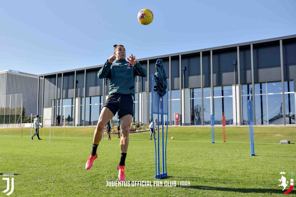 انجام تمرینات زیر آفتاب شهر تورین