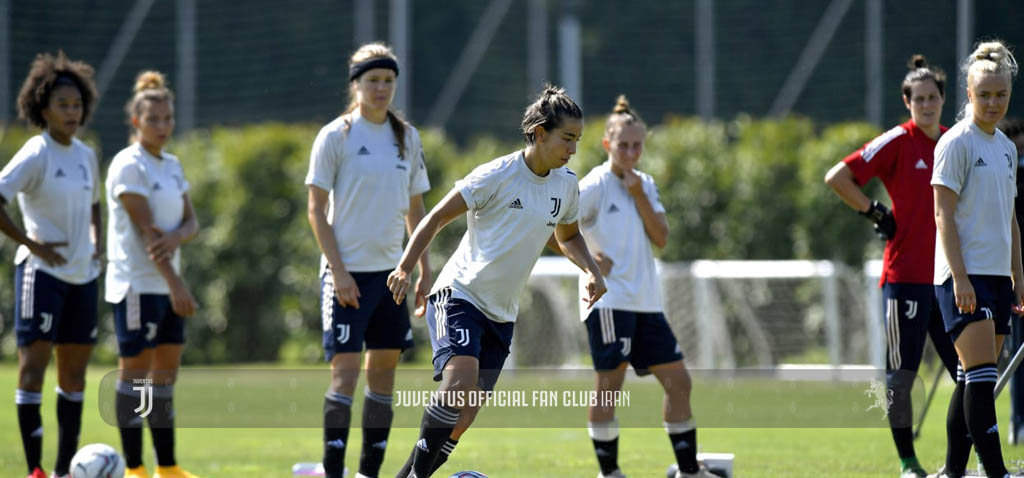 بانوان در زمین تمرین