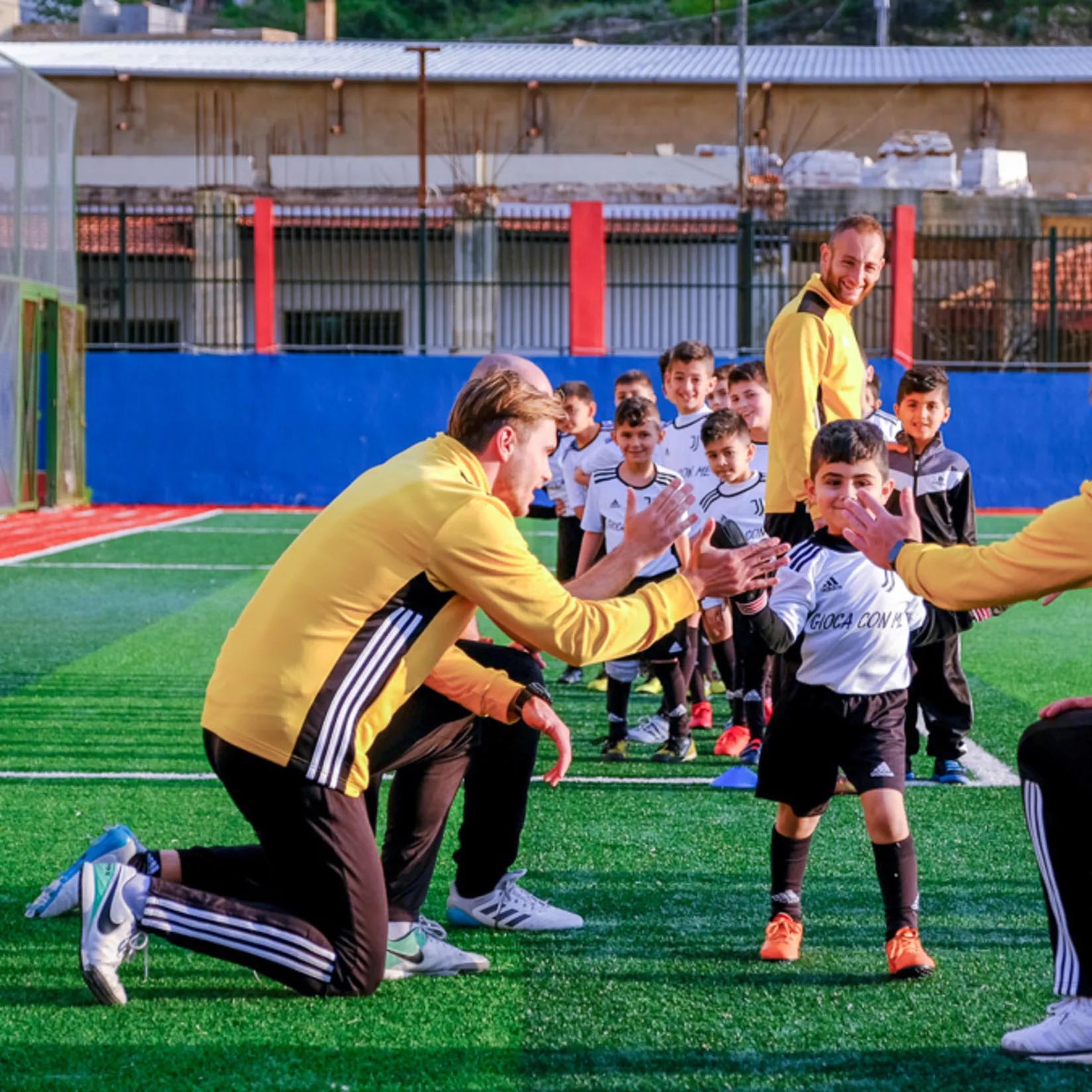 با من بازی کن