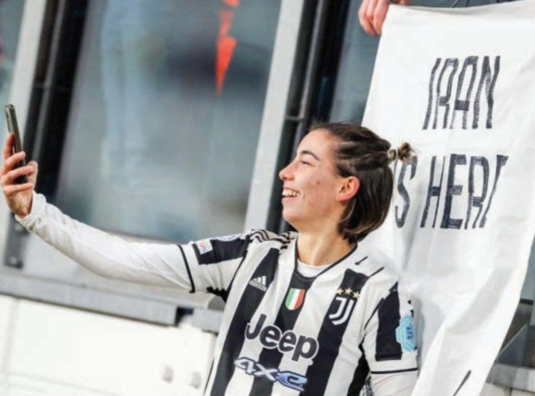 حضور آناهیتا زمانیان در جمع هواداران ایرانی یوونتوس