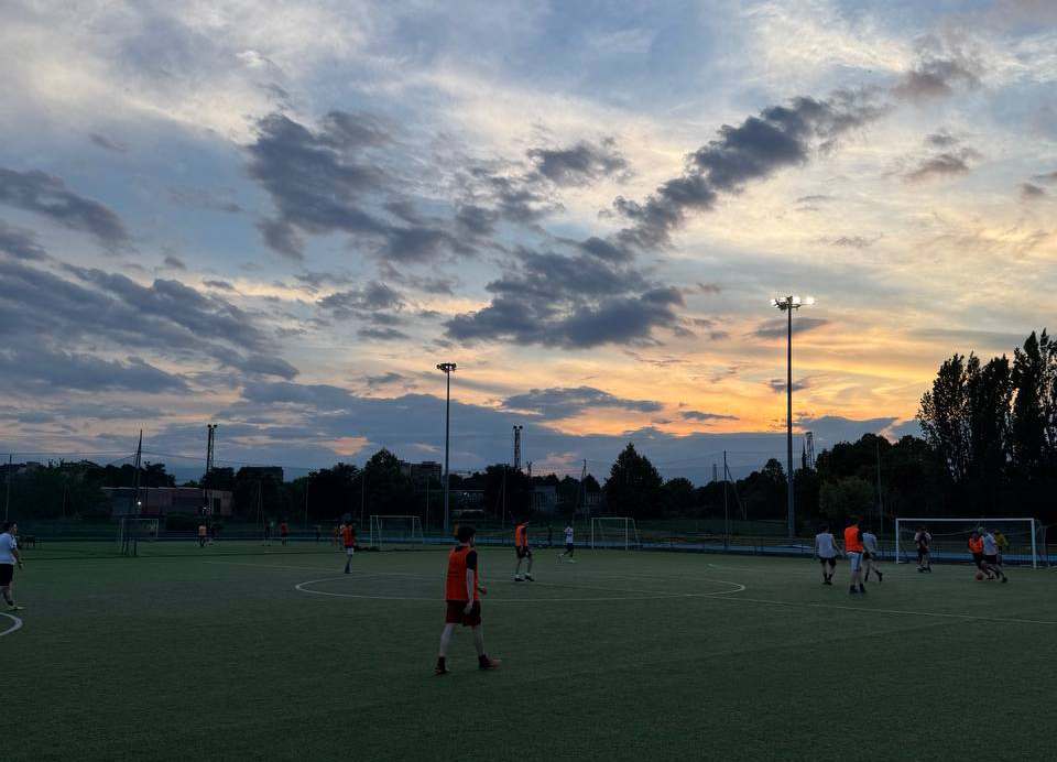 حضور هواداران ایرانی در چمن سبز ورزشگاه آلیانز